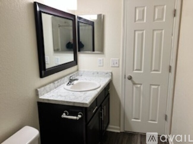 Building Photo - 2107 Shadow Ferry Dr