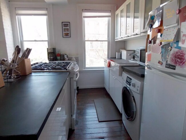 Foto del edificio - Beautiful Remodeled 1BR East Rock Suite - ...