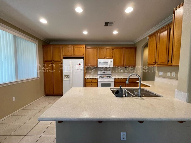 Foto del edificio - 392 Bjorn Ct