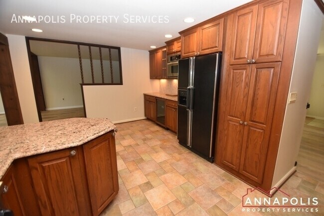 Building Photo - 821 Macsherry Dr