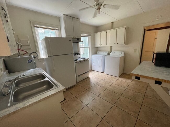 Building Photo - 103 Goodman Pl