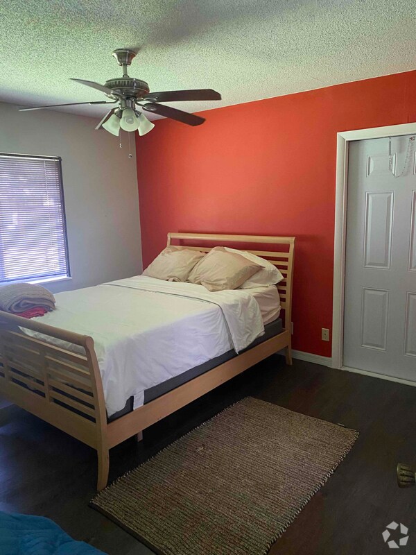 Sabal Chase Apartments for Rent with Hardwood Floors Miami, FL 1