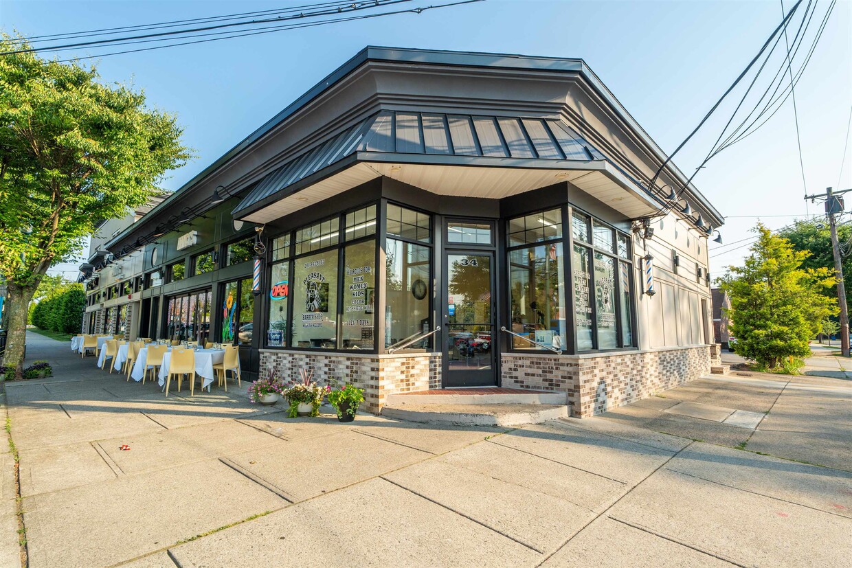 Primary Photo - 24 E Pleasant Ave