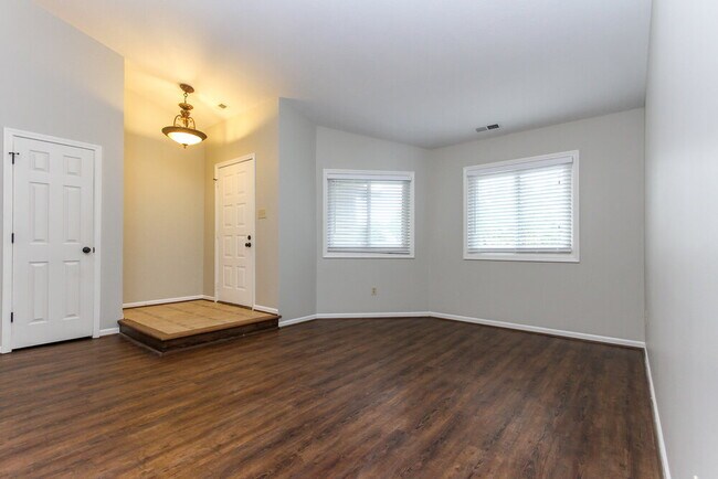 Foto del edificio - 9119 Lansburgh Ct