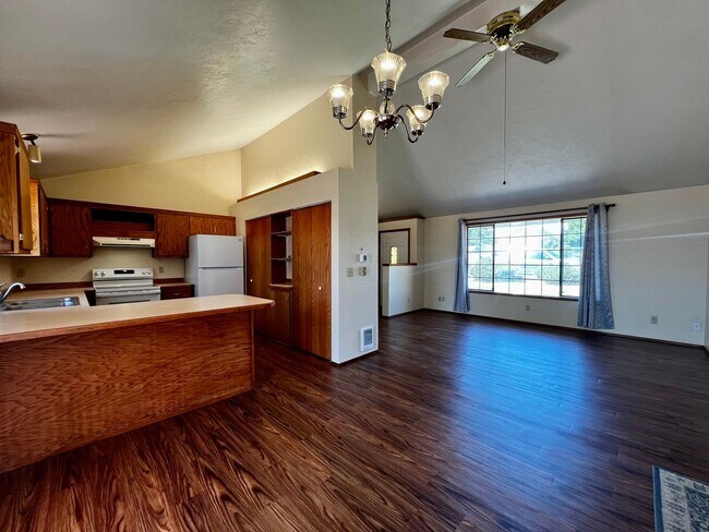 Foto del edificio - 7410 W Walnut St