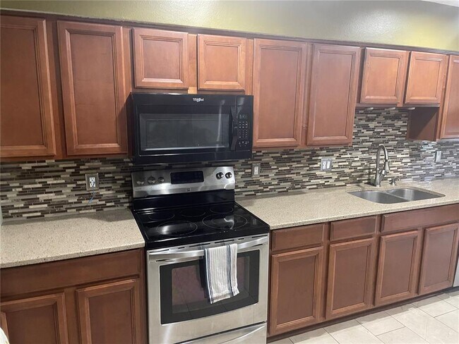 Building Photo - 9828 Bubbling Brook Ct