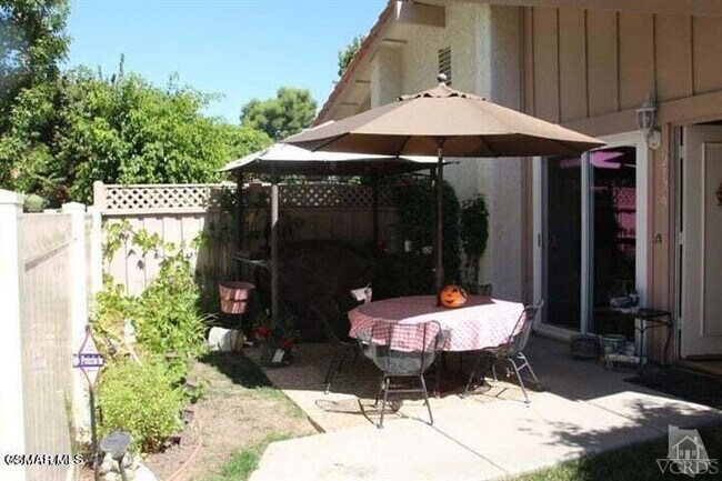 Foto del edificio - 2179 Birchdale Dr