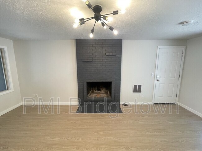 Building Photo - 5133 SW Timbergrove St
