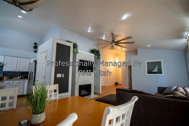Building Photo - 1116 S Slate Canyon Dr