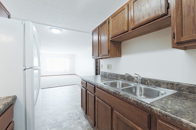 Foto del edificio - 4 Bed 2 Bath 1 Garage Townhome