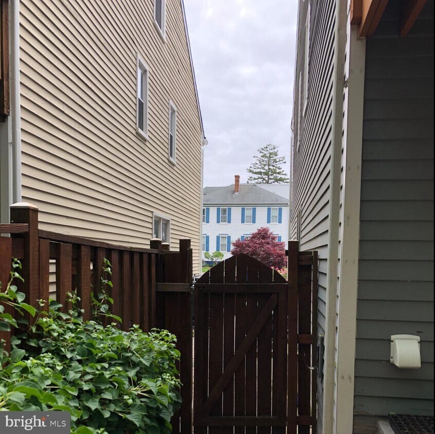 8 S Cherry Grove Ave, Annapolis, MD 21401 Townhome Rentals in Annapolis MD