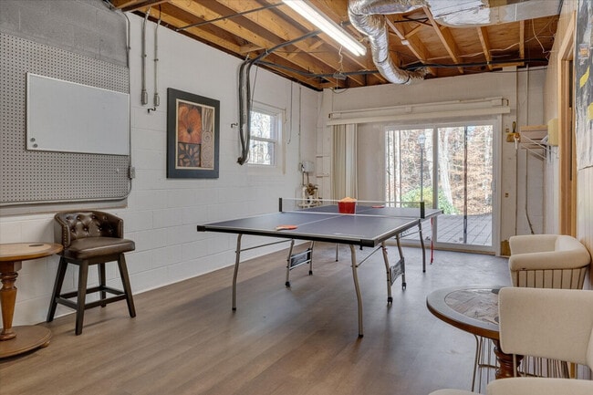 Building Photo - 1016 Shalimar Dr