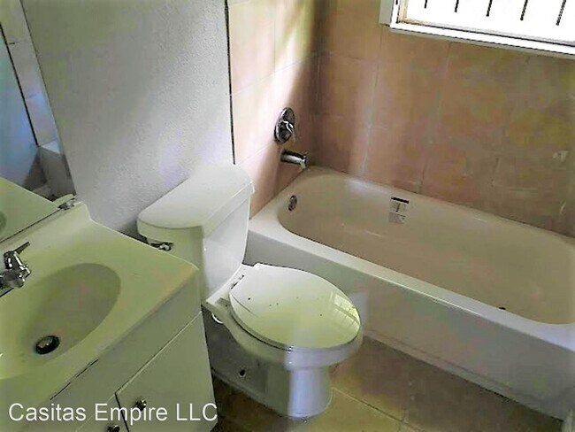 Building Photo - 2 br, 1 bath House - 6818 Weston St. Unit 3