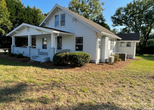 Charming Northwest Home - 105 29th Avenue Dr NW