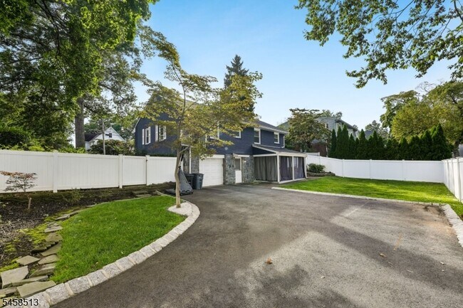 Building Photo - 383 Closter Dock Rd