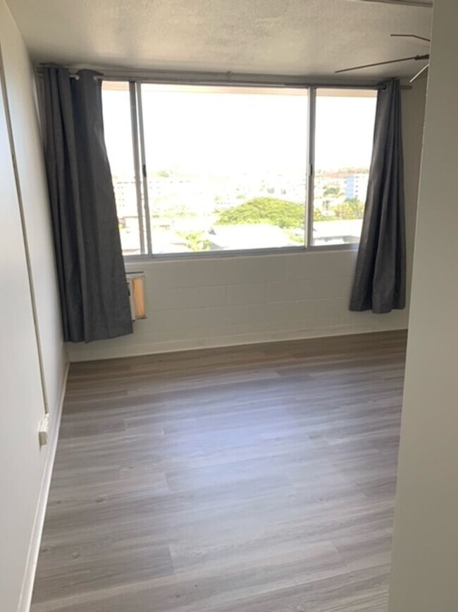 Foto del edificio - Salt Lake Area - Lakeside West building - 1 bedroom, 1 bath unit w/1 parking - Avail now