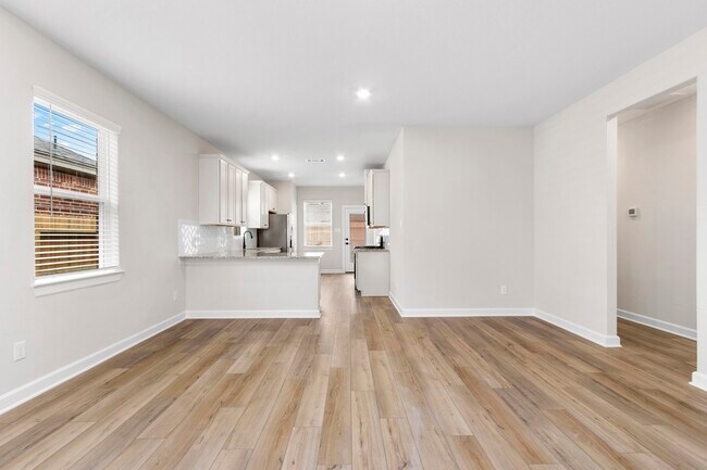 Foto del edificio - 926 Whispering Winds Dr