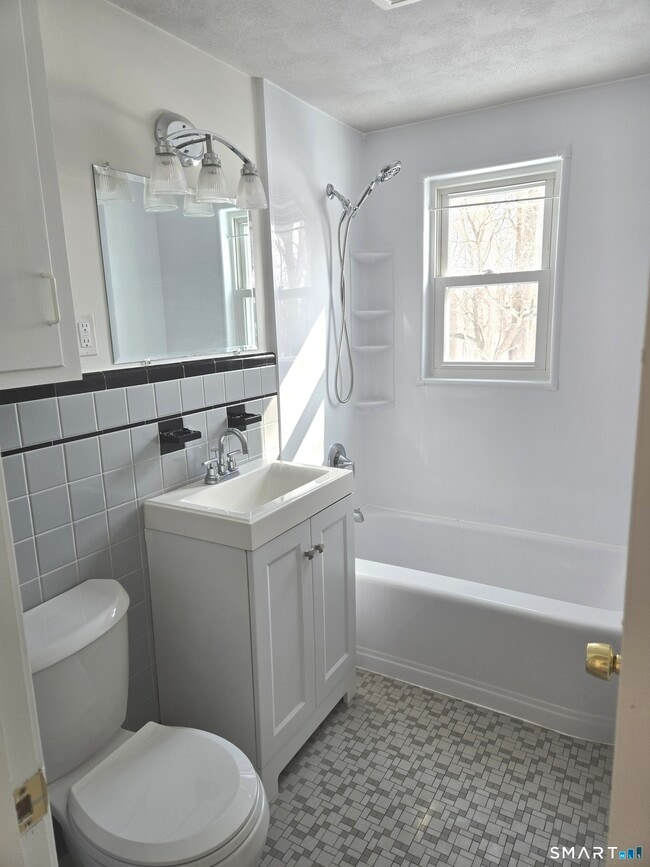 Building Photo - 86 Clinton St