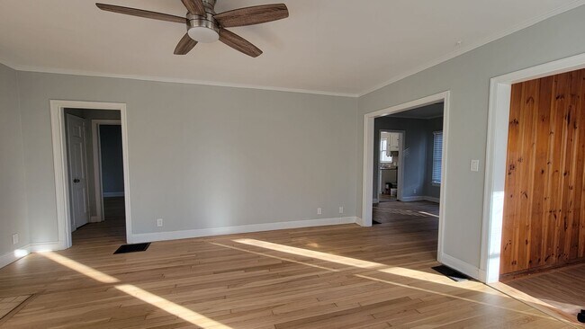 Building Photo - Southern Charm Includes Loft and Basement ...