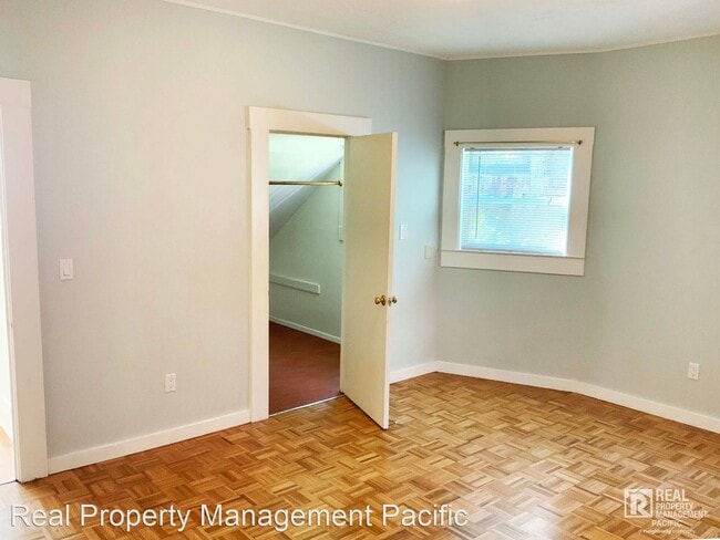Building Photo - 3 br, 1.5 bath House - 2845 Regent Street
