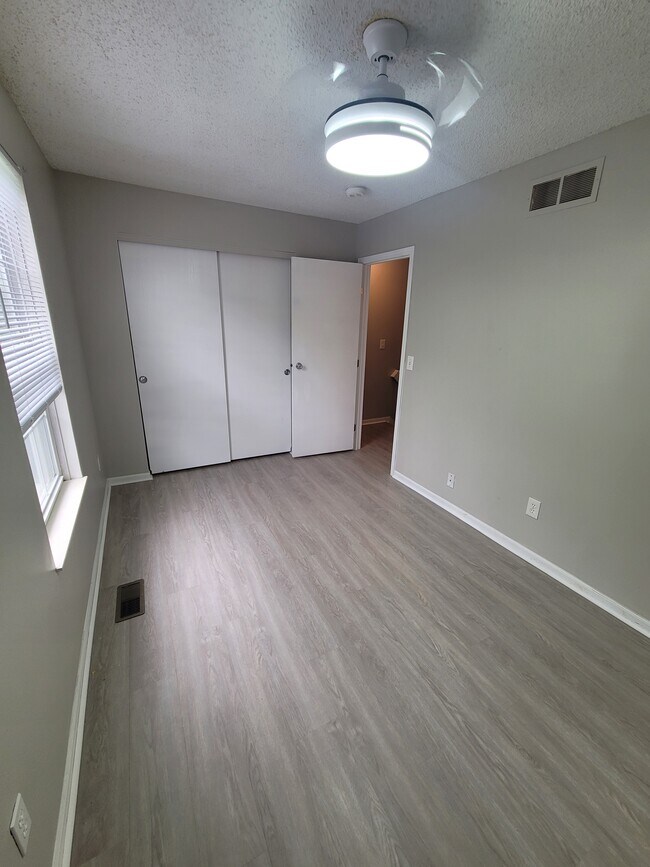 Foto del edificio - 1730 Ridgebury Dr