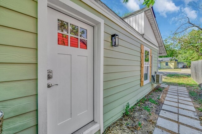 Building Photo - 3904 Speight Ave