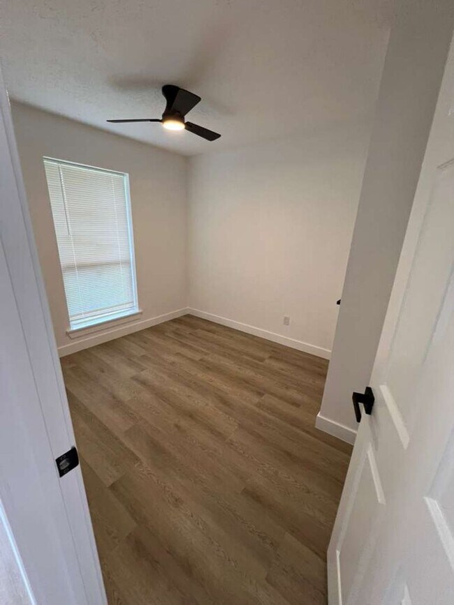 Foto del edificio - BEAUTIFUL HOME IN HOUSTON. MOVE IN READY!.