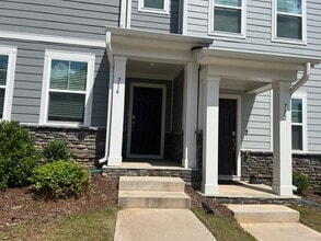 Building Photo - 714 Cormiche Ln