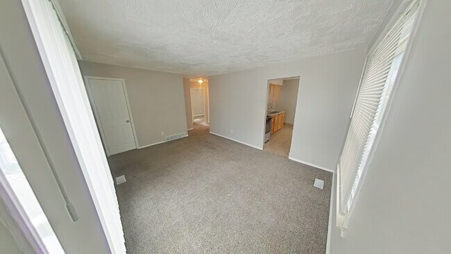 Foto del edificio - 22819 Nagel St