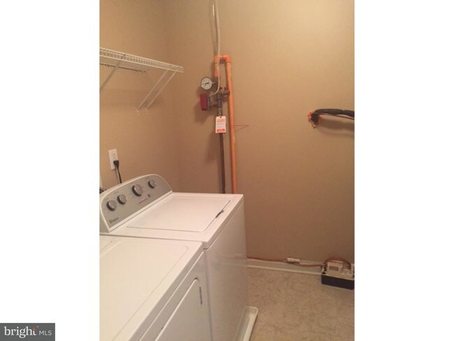 Foto del edificio - 228 Flagstone Rd