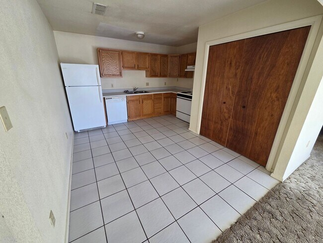 Foto del edificio - 2433 E 21st St