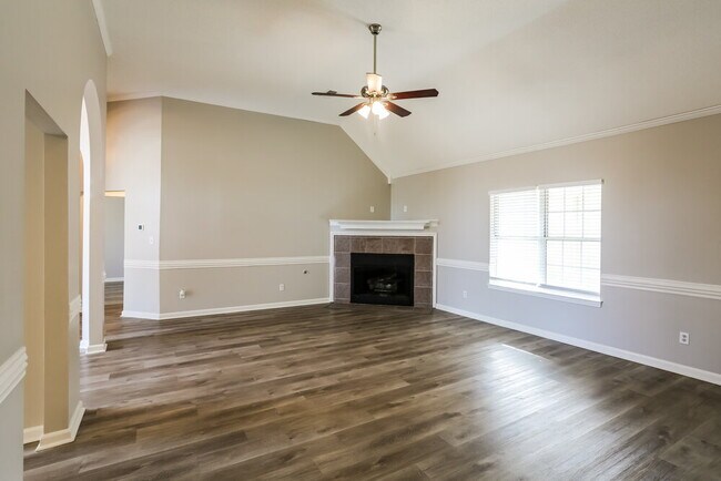 Building Photo - 2453 Kindlewood Dr