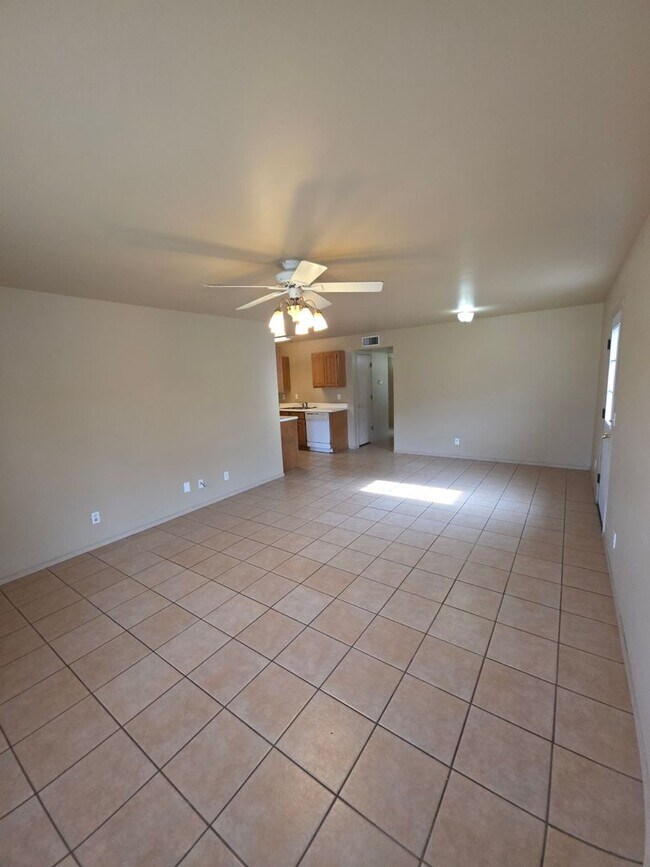 Foto del edificio - 1002 N Greenwich Ave