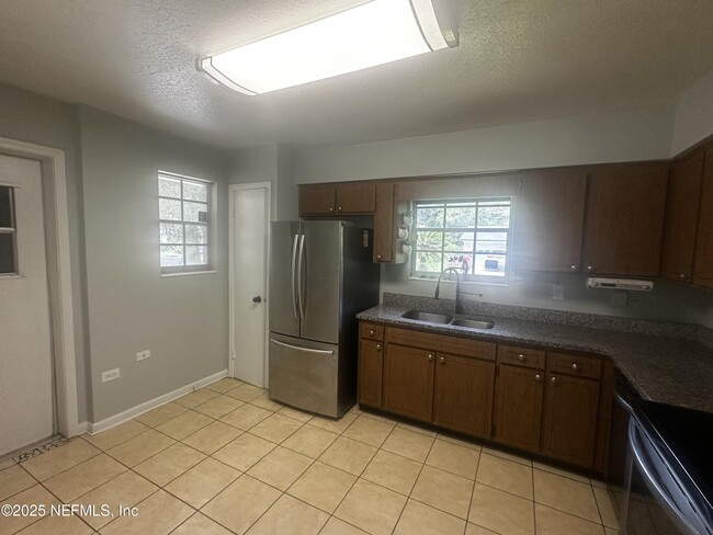 Building Photo - 1834 Rankin Dr