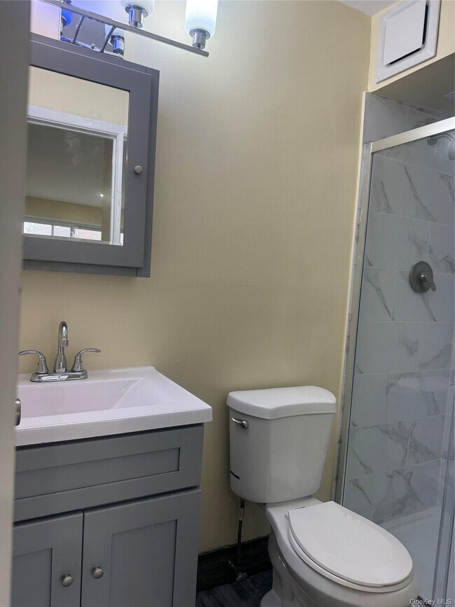 Foto del edificio - 917 E 82nd St