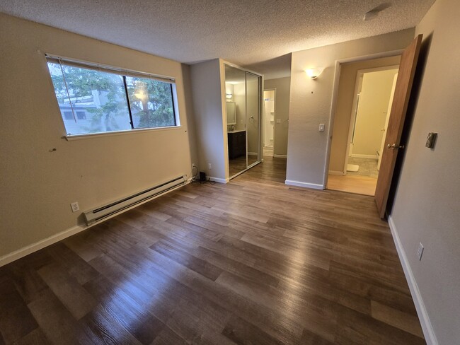 master bedroom, closet - 3740 Lake Washington Blvd SE