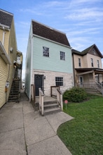 Building Photo - 542 5th Ave