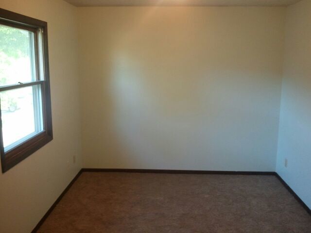 Building Photo - 450 N Dubuque St