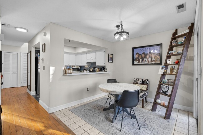 Foto del edificio - 207 Misty Meadow Ln