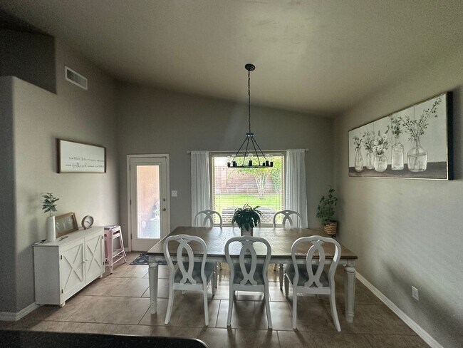 Foto del edificio - 3 Bed 2 Bath Home