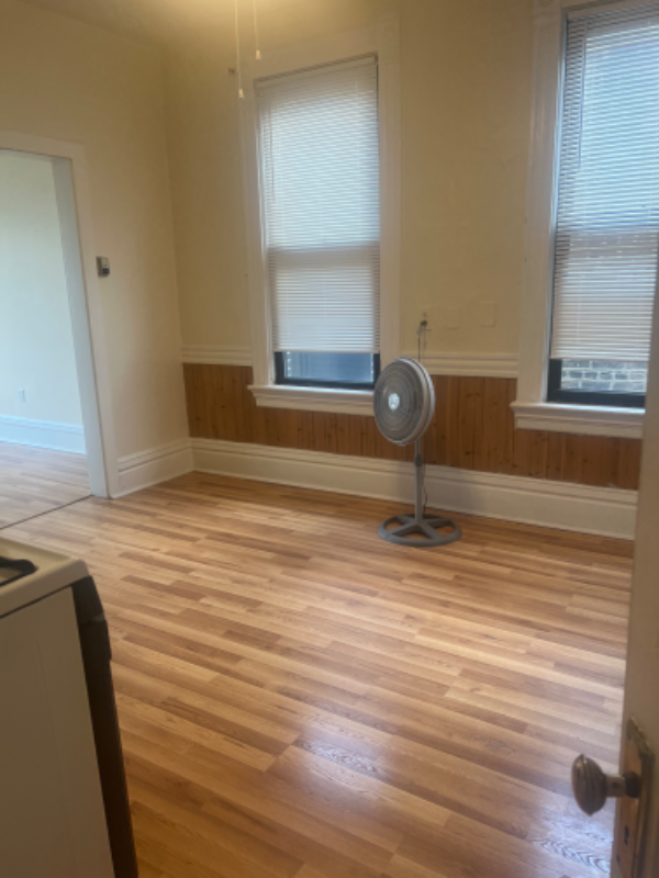 Foto del edificio - 1518 N Greenview Ave