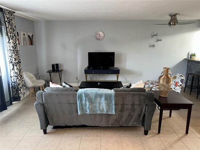 Building Photo - 2618 Cove Cay Dr