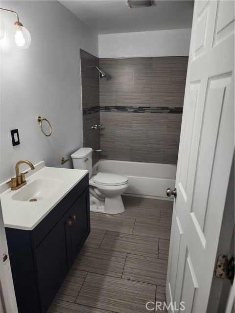 Building Photo - 1459 W 102nd St