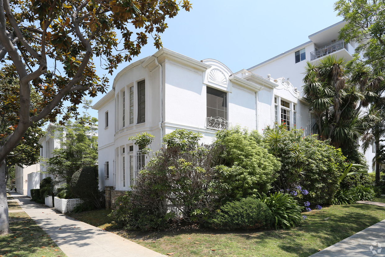 Foto principal - 9322 Gregory Way