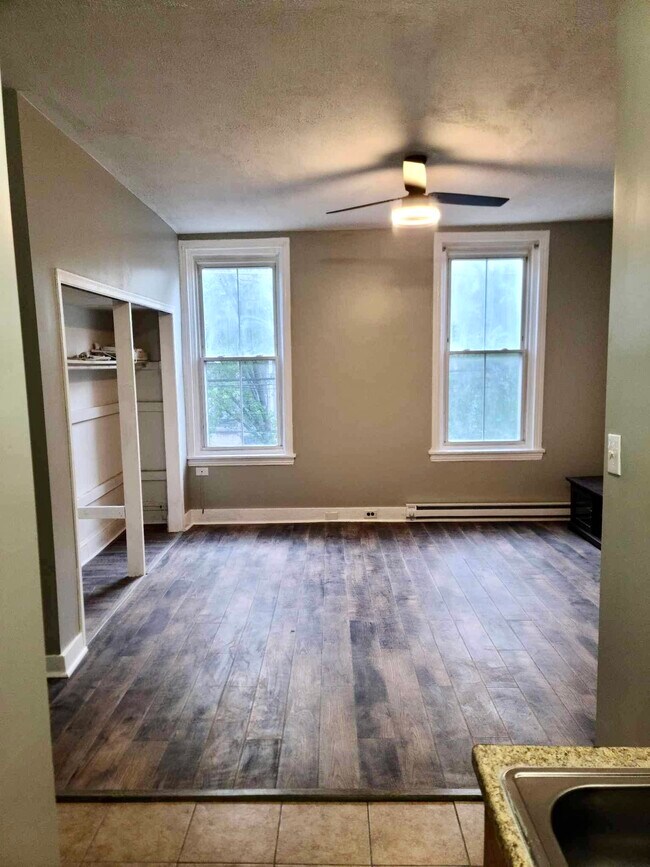 Estudio - 1617 N 18th St