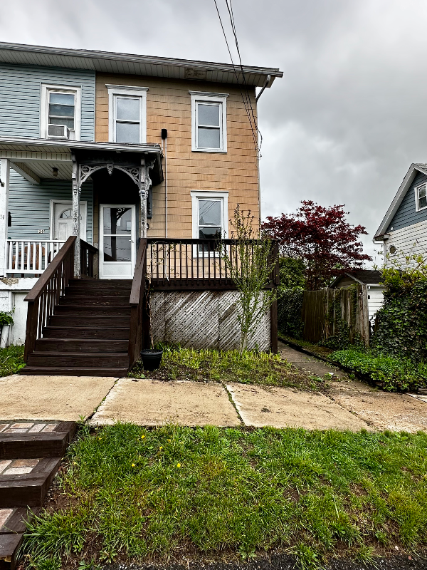Foto principal - 27 E 6th St