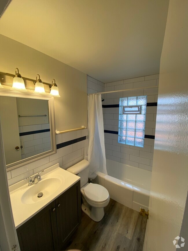 Building Photo - 2408 S 92nd St