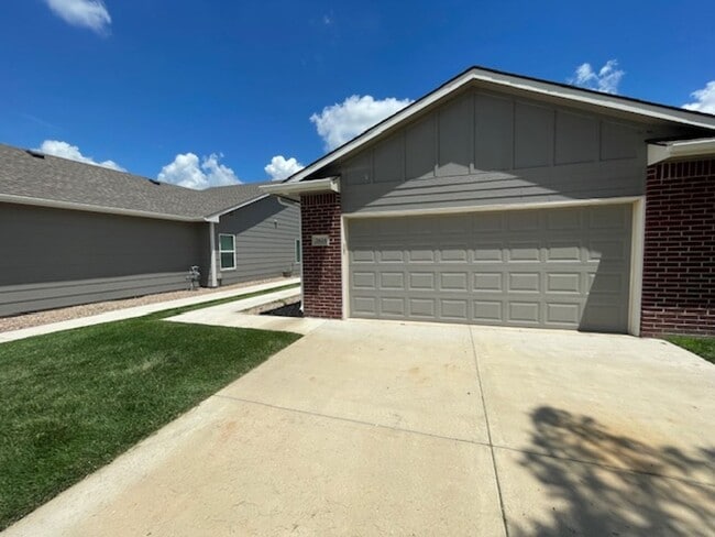 Building Photo - For Rent – Charming 3 Bed | 2 Bath Home wi...