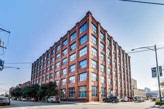 Building Photo - 312 N May St
