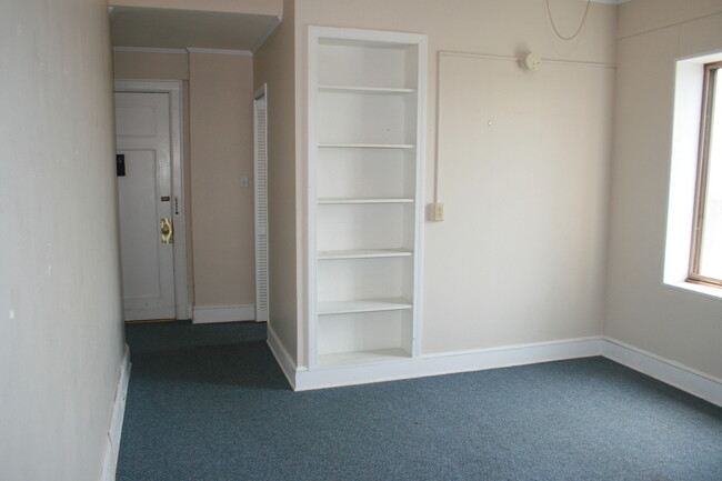 Building Photo - 1 bedroom apartment on Main Street Henders...